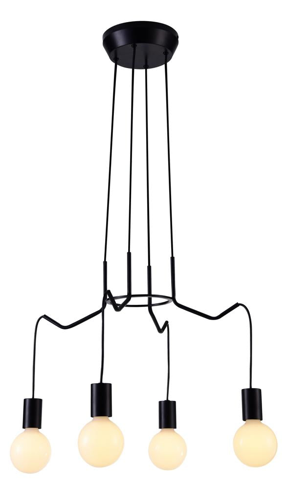 Suspension noire mate avec quatre lumières et ampoules globe allumées sur fond blanc.