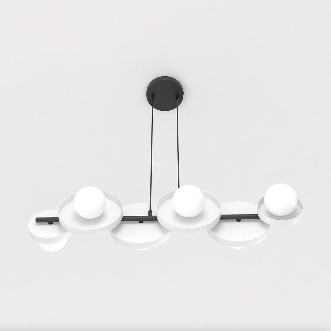 Vue de dessous révélant les globes opalins blancs posés sur chaque disque lumineux