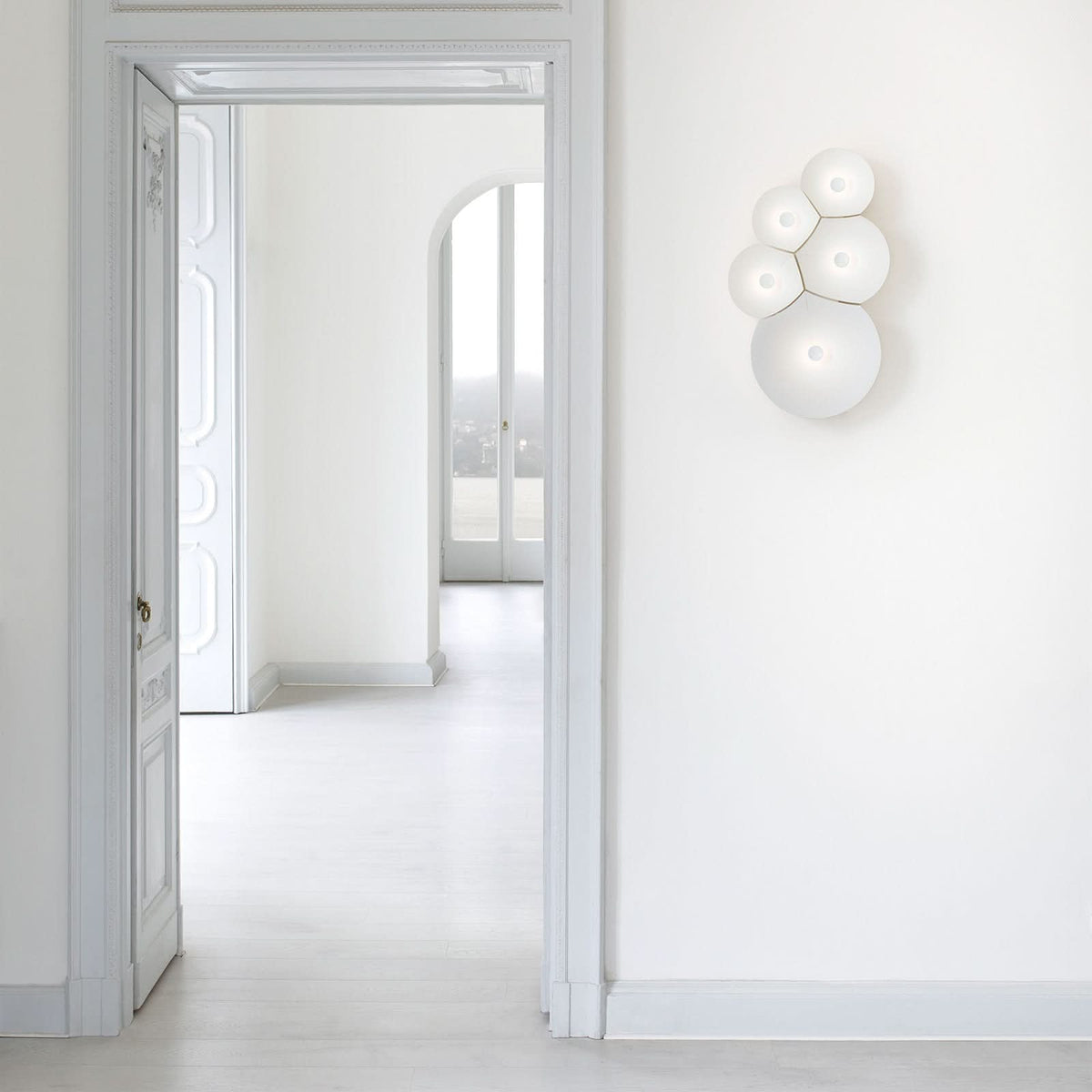 Applique murale LED Bulbullia en aluminium, blanc, hauteur 62 cm