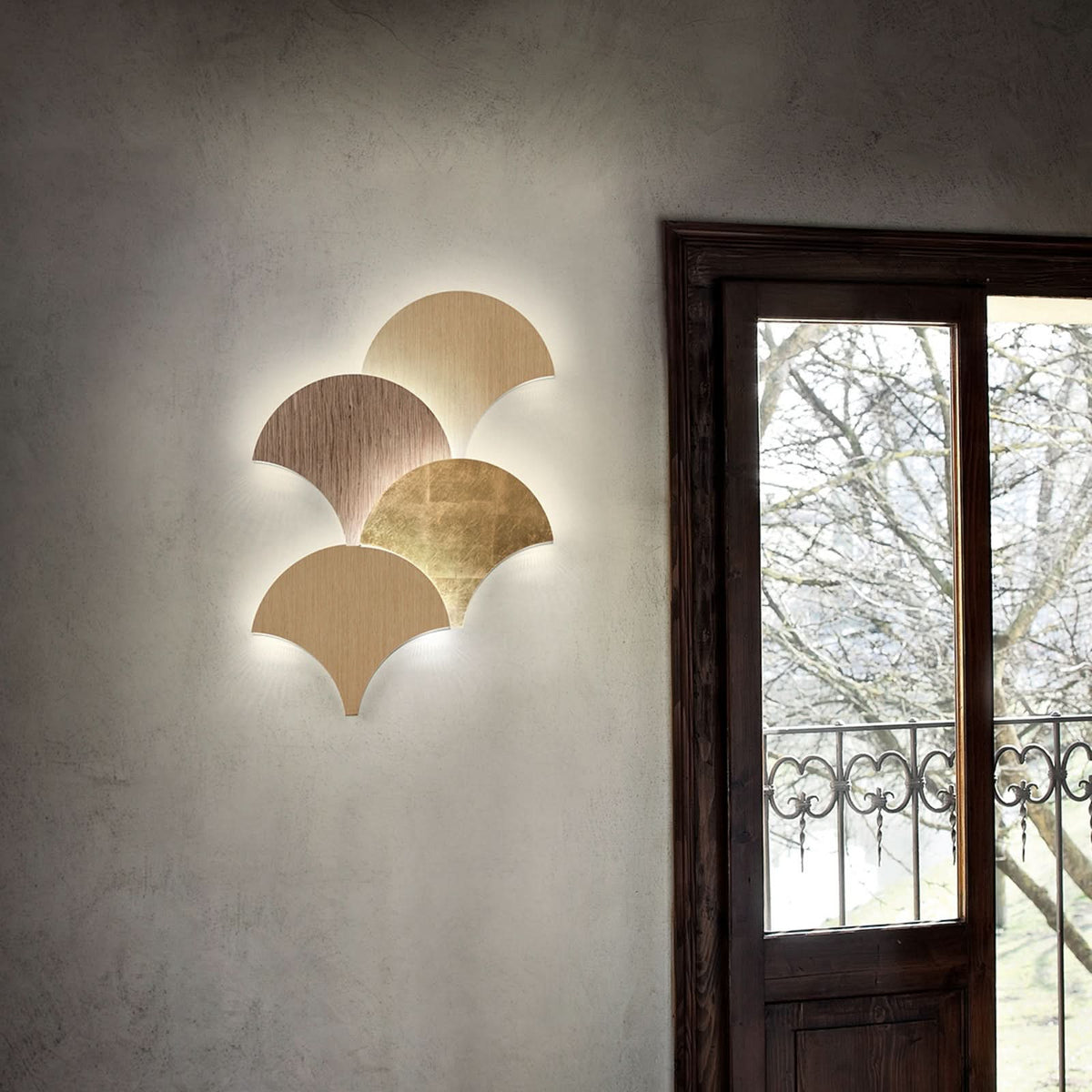 Applique murale LED Palm en métal, chêne, hauteur 34 cm