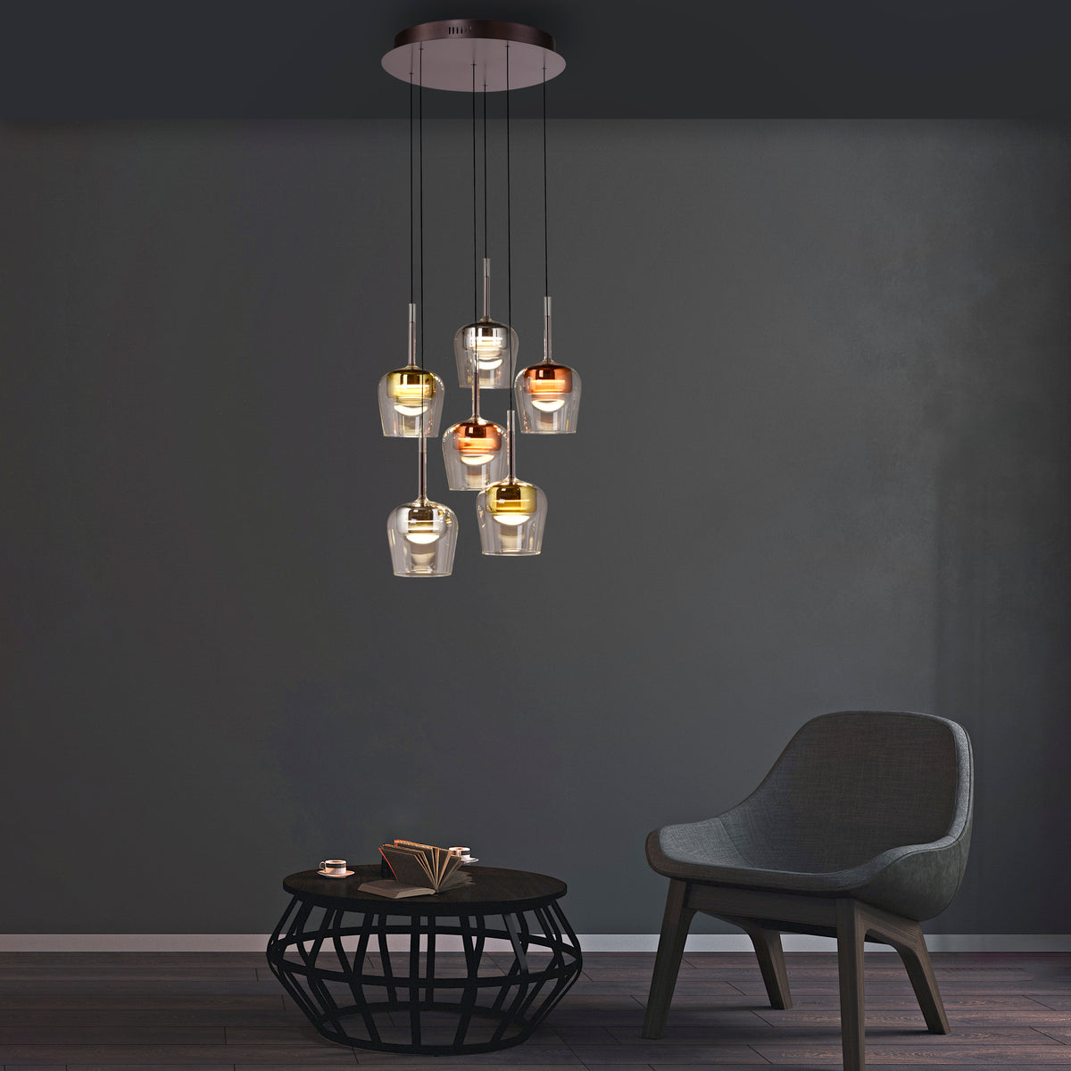 Mise en ambiance dans un salon sombre avec fauteuil et table basse noire
