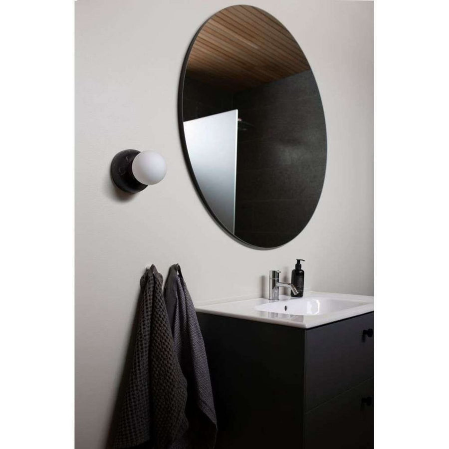 Applique murale Torrano en verre, noir marbré et blanc, Ø 13 cm, IP44