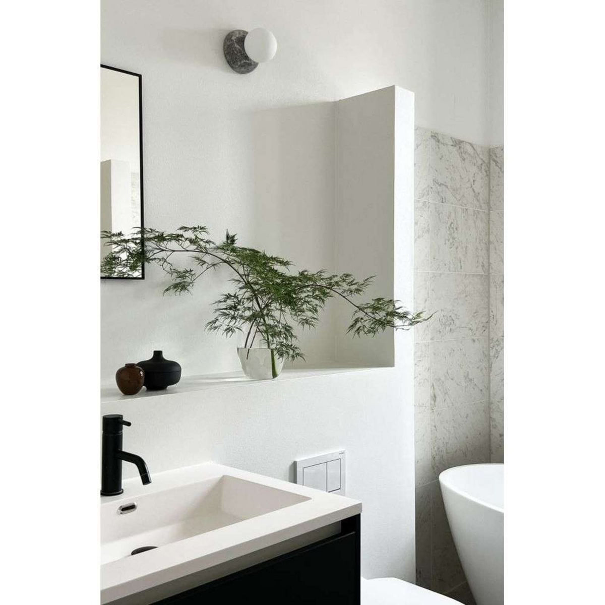 Applique murale Torrano en verre, gris marbré et blanc, Ø 13 cm, IP44