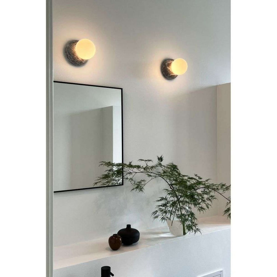 Applique murale Torrano en verre, gris marbré et blanc, Ø 13 cm, IP44