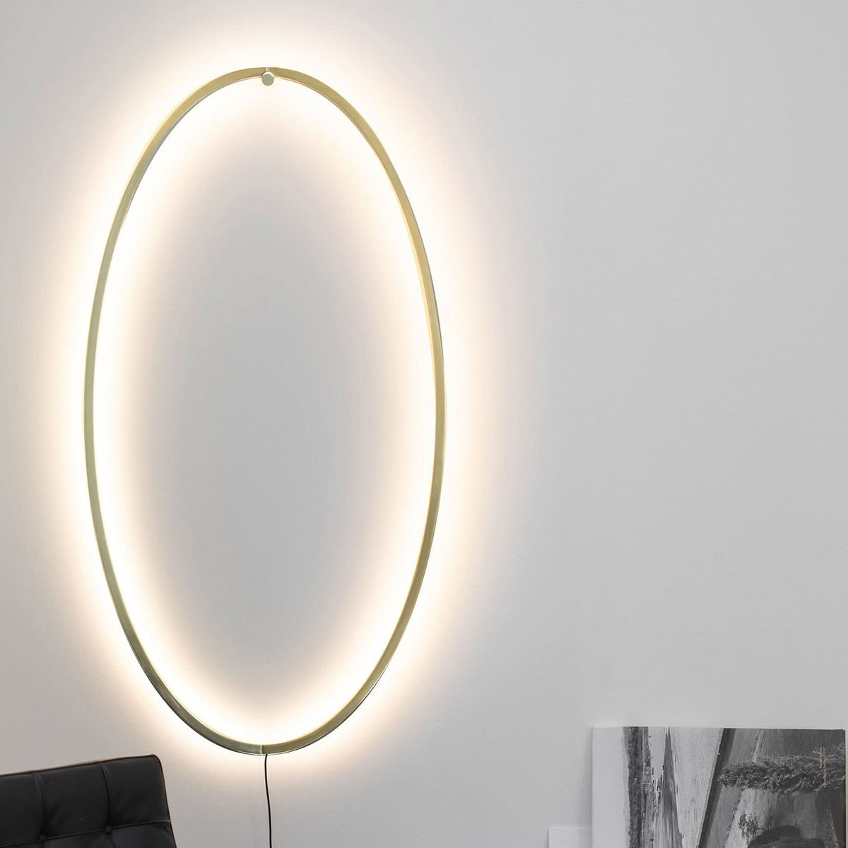 Applique murale LED Ellisse 2 700 en aluminium, or et blanc, hauteur 135 cm