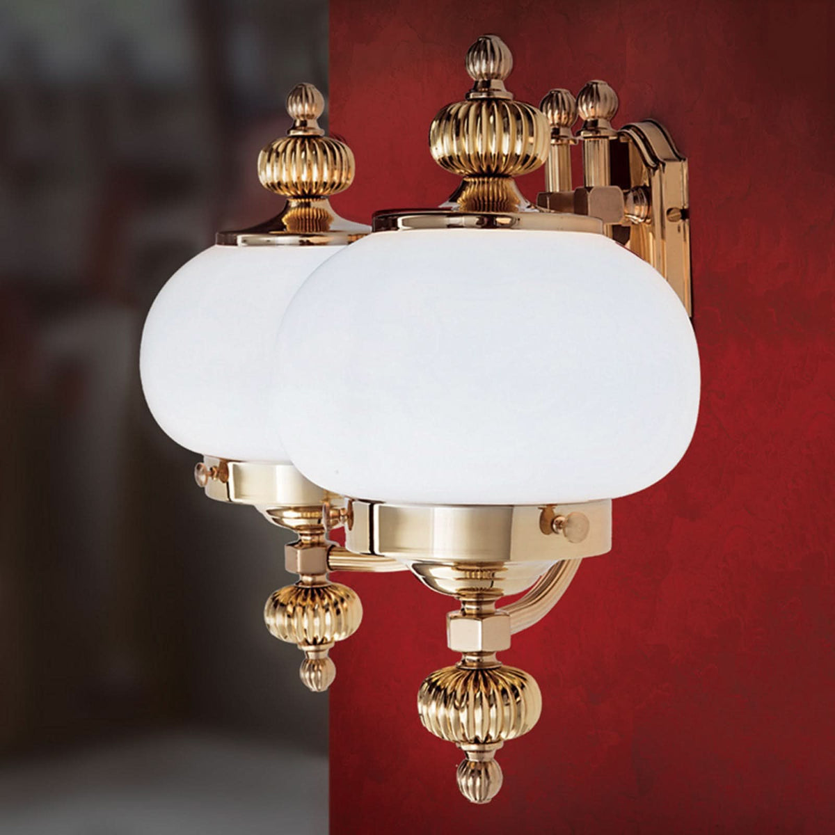 Applique murale Delia en laiton, blanc, 2 lumières, hauteur 32 cm