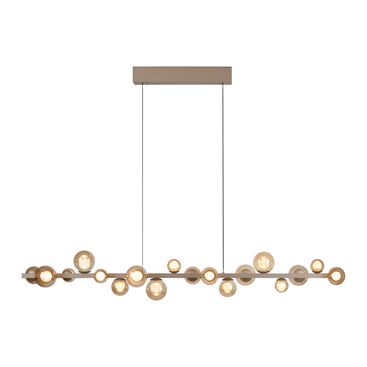 Luminaire présenté sur fond blanc, globes en verre fumé et structure métal beige, éclairage allumé
