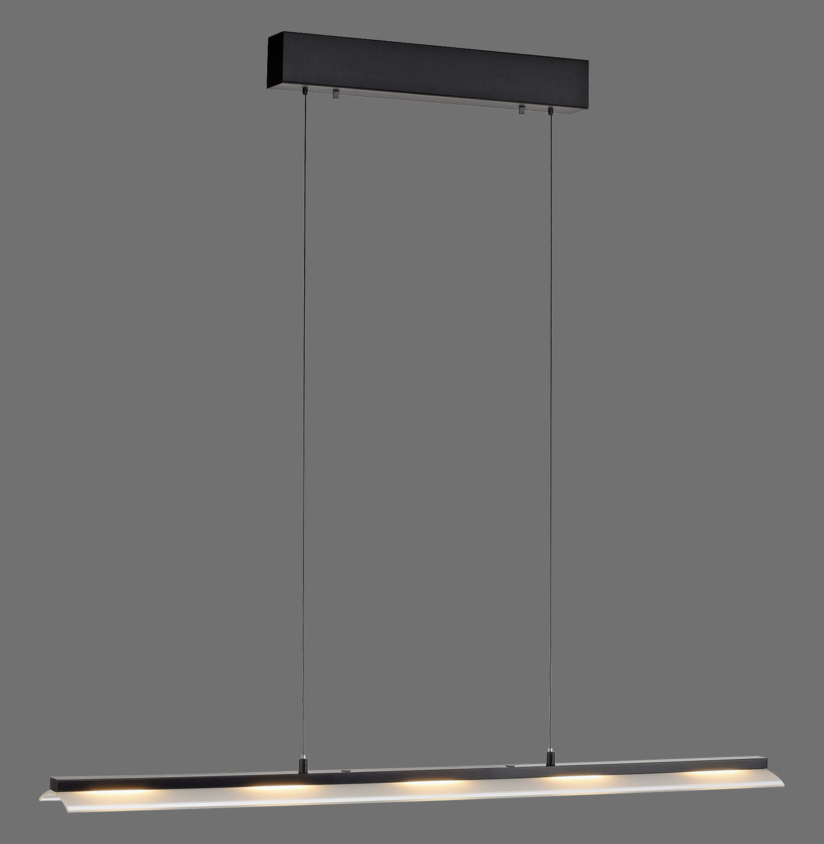 Suspension noire linéaire vue de face, finition mate, sur fond gris anthracite