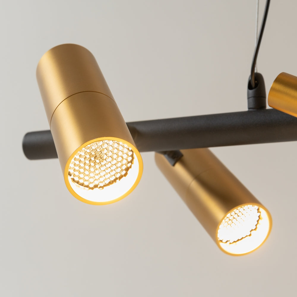 Détail des deux spots cylindriques dorés orientables avec grille optique