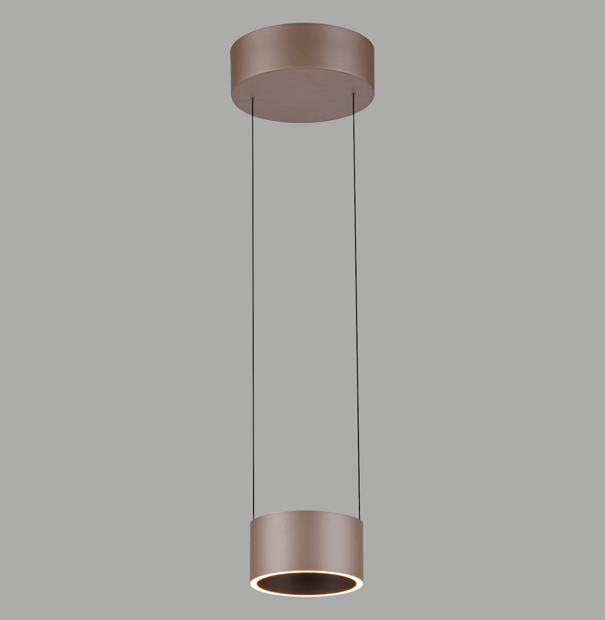 Suspension cylindrique marron vue de face sur fond gris, câbles fins et halo LED.