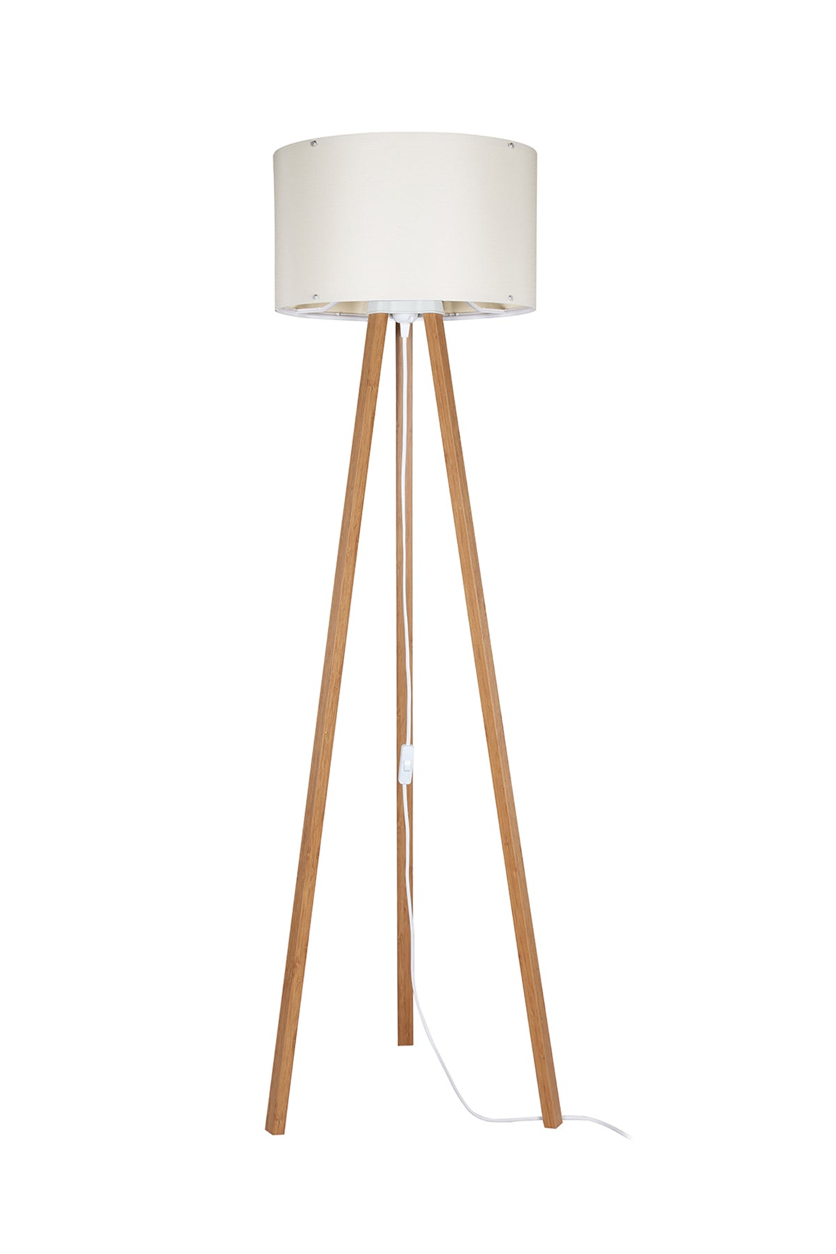 Lampadaire à trépied en bois avec grand abat-jour cylindrique crème, vue de face.