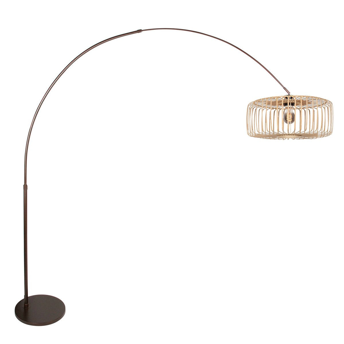 Lampadaire arc de face avec abat-jour rond en bambou tressé et embout suspendu.