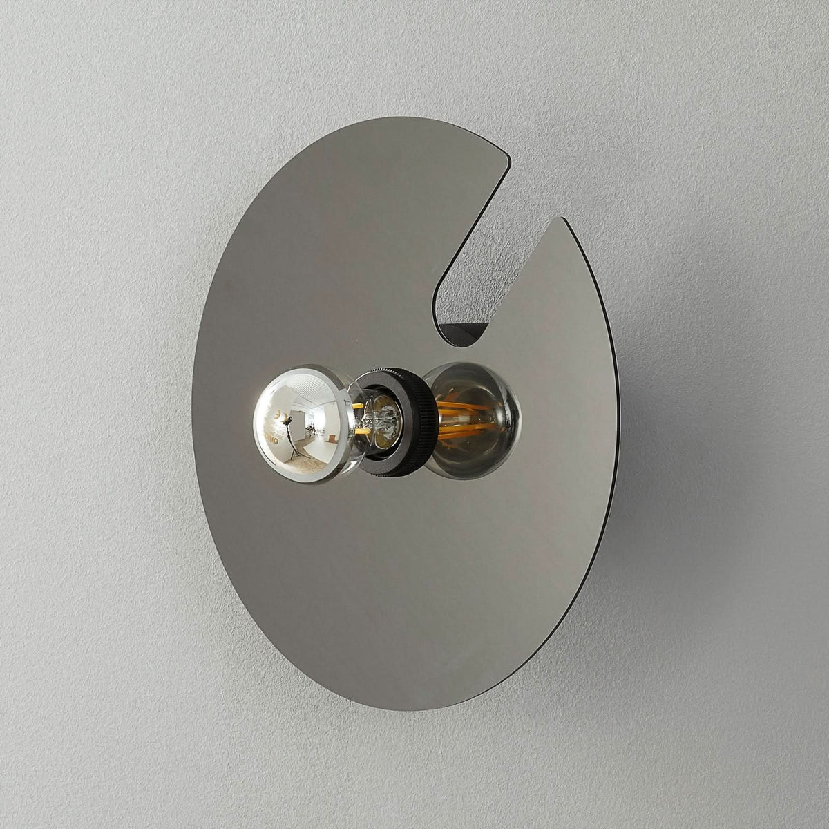 Applique murale Mirro 1.0 30 en aluminium, chromé et noir, Ø 30 cm