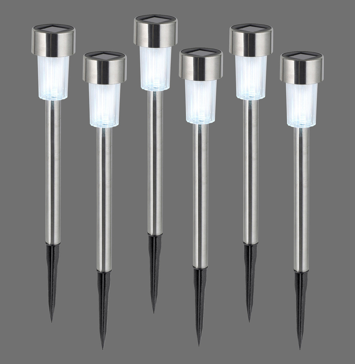 Six piquets lumineux solaires en acier inoxydable alignés sur fond gris.