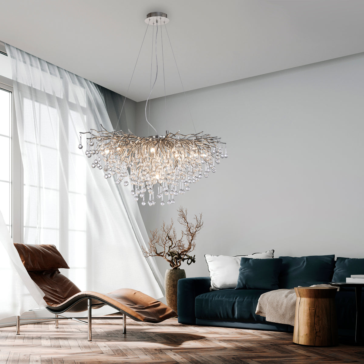 Mise en ambiance dans un salon contemporain avec canapé bleu et fauteuil