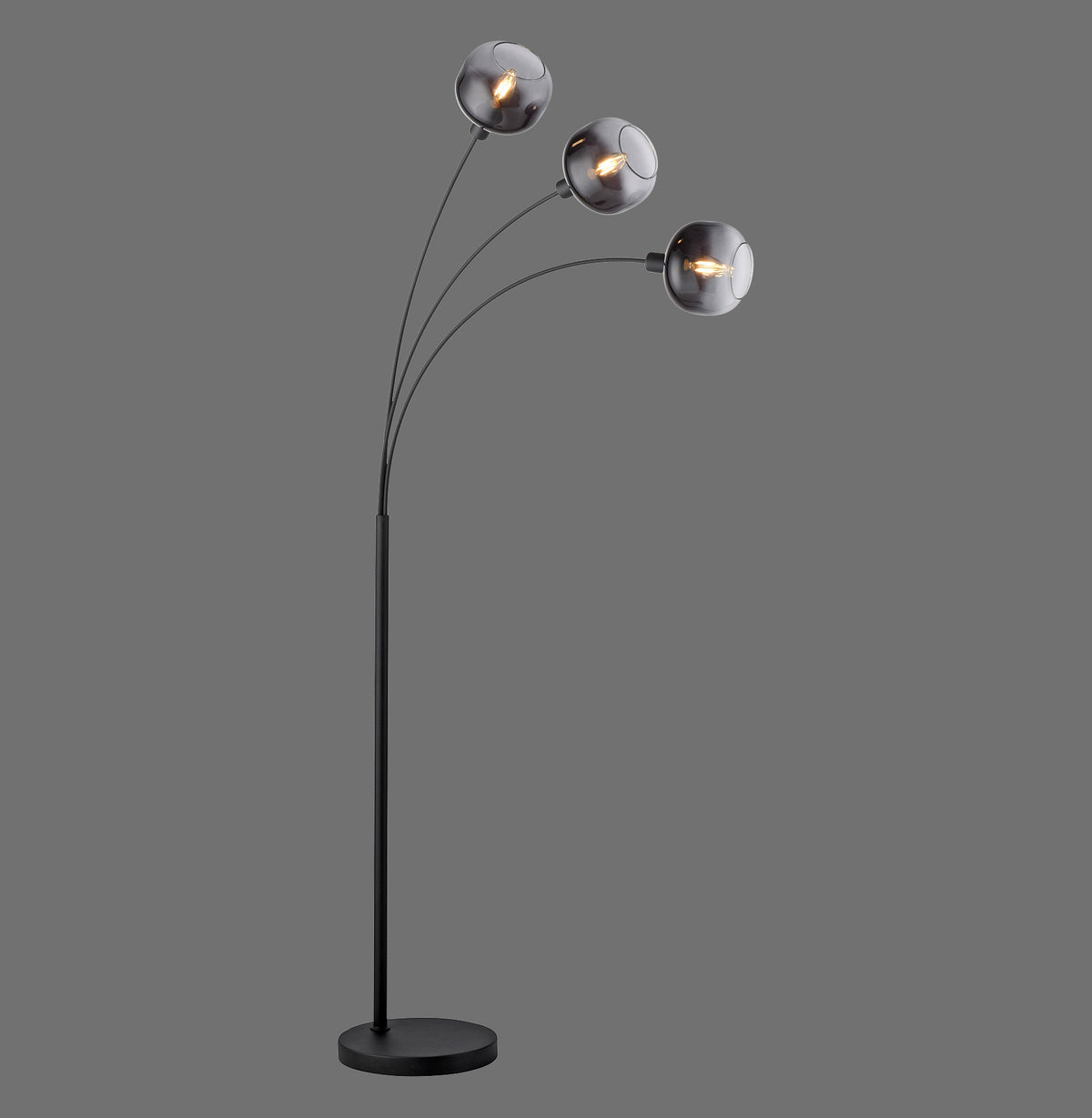Lampadaire noir trois globes verre fumé, vue de face fond gris neutre