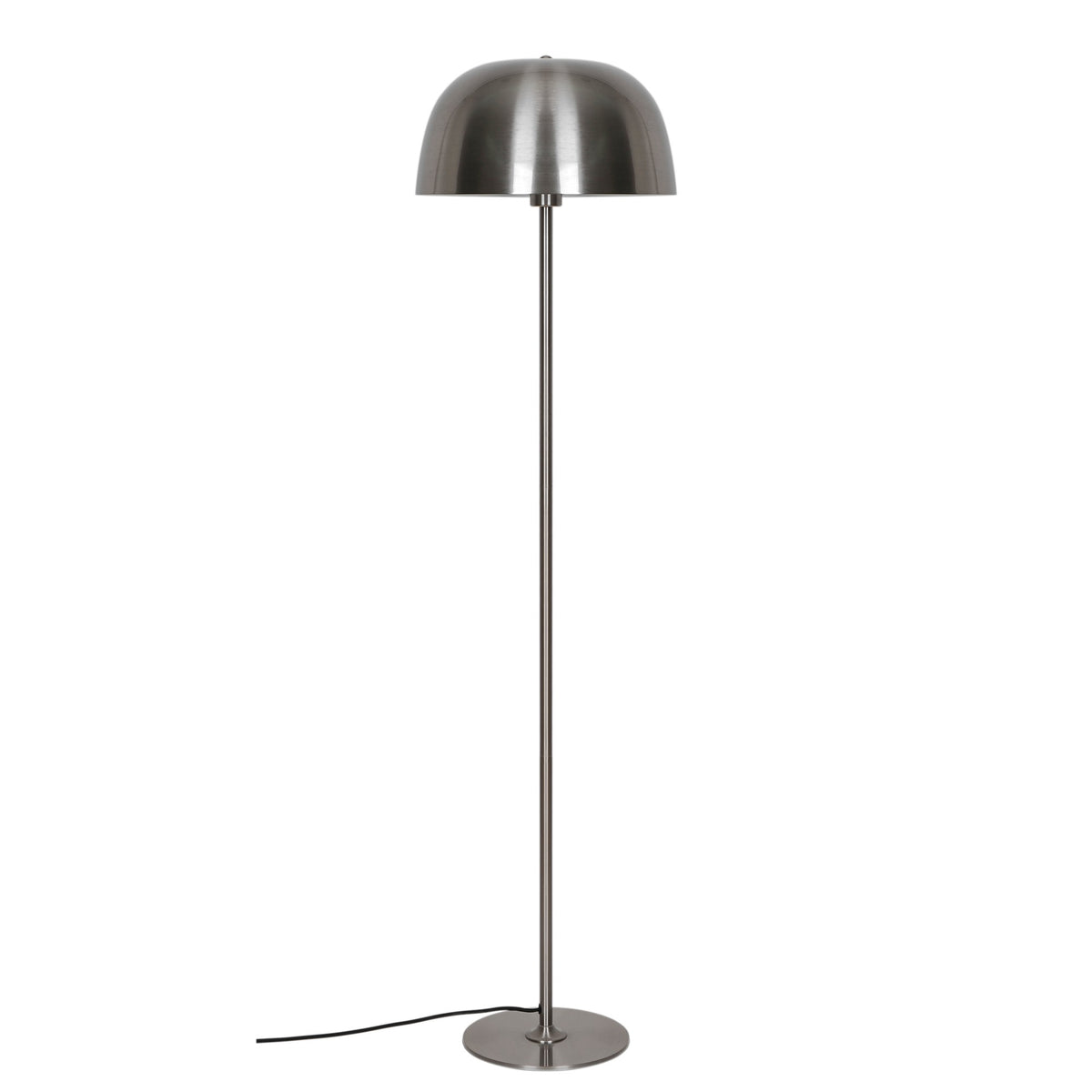 Vue de face du lampadaire métal avec son long fût vertical et sa base plate