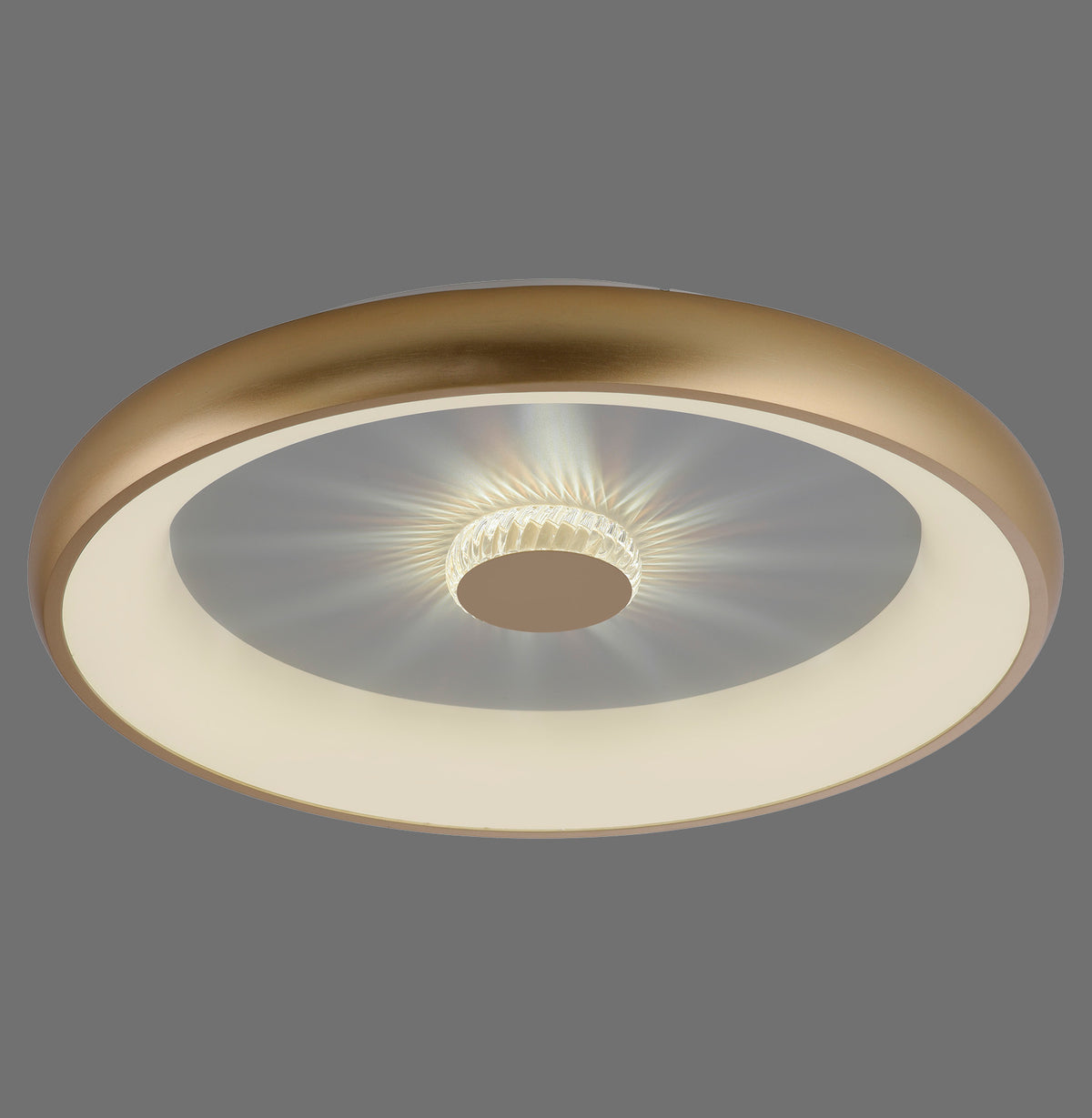 Plafonnier rond vu de face, anneau laiton mat et large diffuseur blanc strié