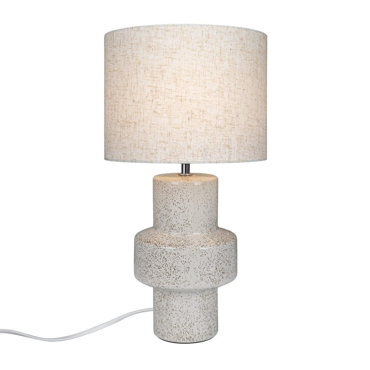 Lampe à poser vue de face sur fond blanc, abat-jour rond en tissu beige