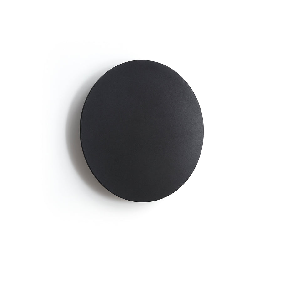 Vue de face de l'applique murale circulaire noire mate sur fond blanc