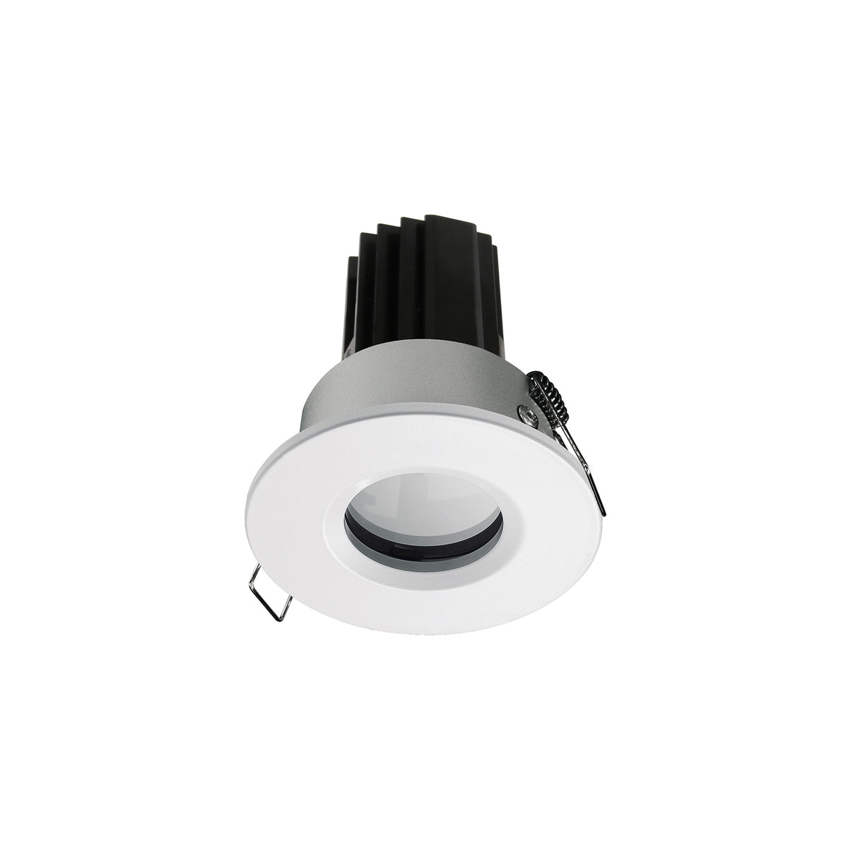 Spot encastrable blanc vu de trois quarts, avec dissipateur noir et clips de fixation.