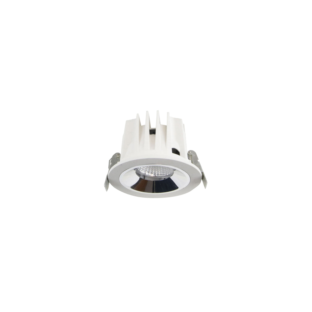 Gros plan sur le réflecteur et la lentille LED du spot encastré