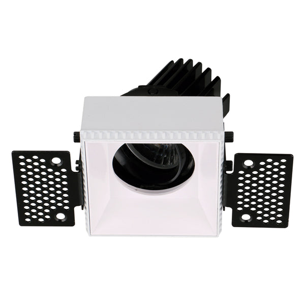 Spot encastrable orientable VIP2T carré, optique ronde, LED intégrée, variable DALI