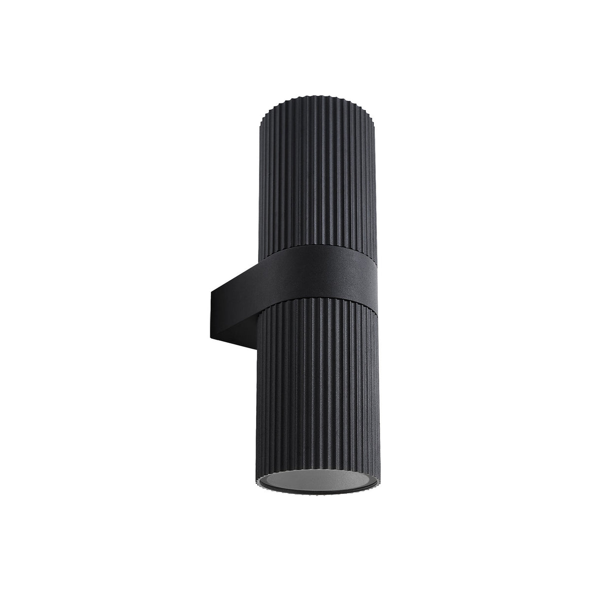 Vue de trois quarts de l'applique noire, cylindre strié et platine murale rectangulaire.