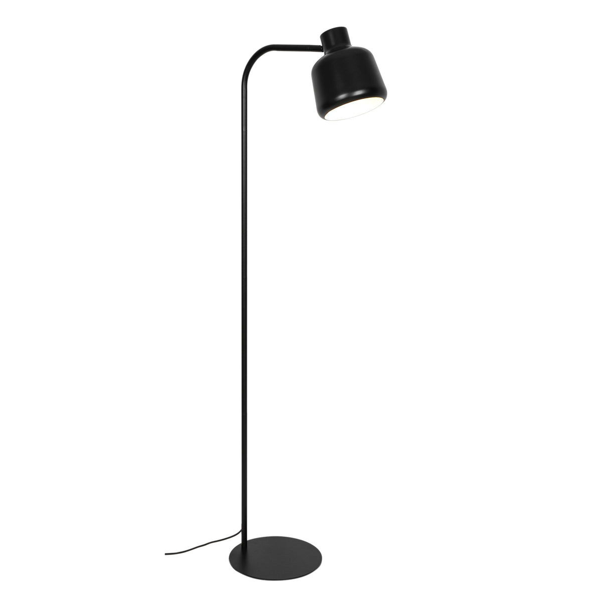 Vue trois quarts du lampadaire noir au bras arqué et socle rond
