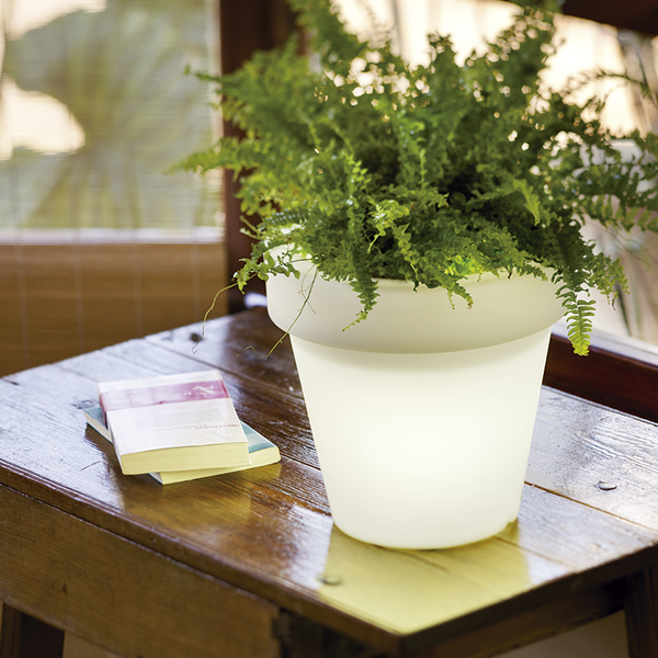 Magnolia round illuminated planter