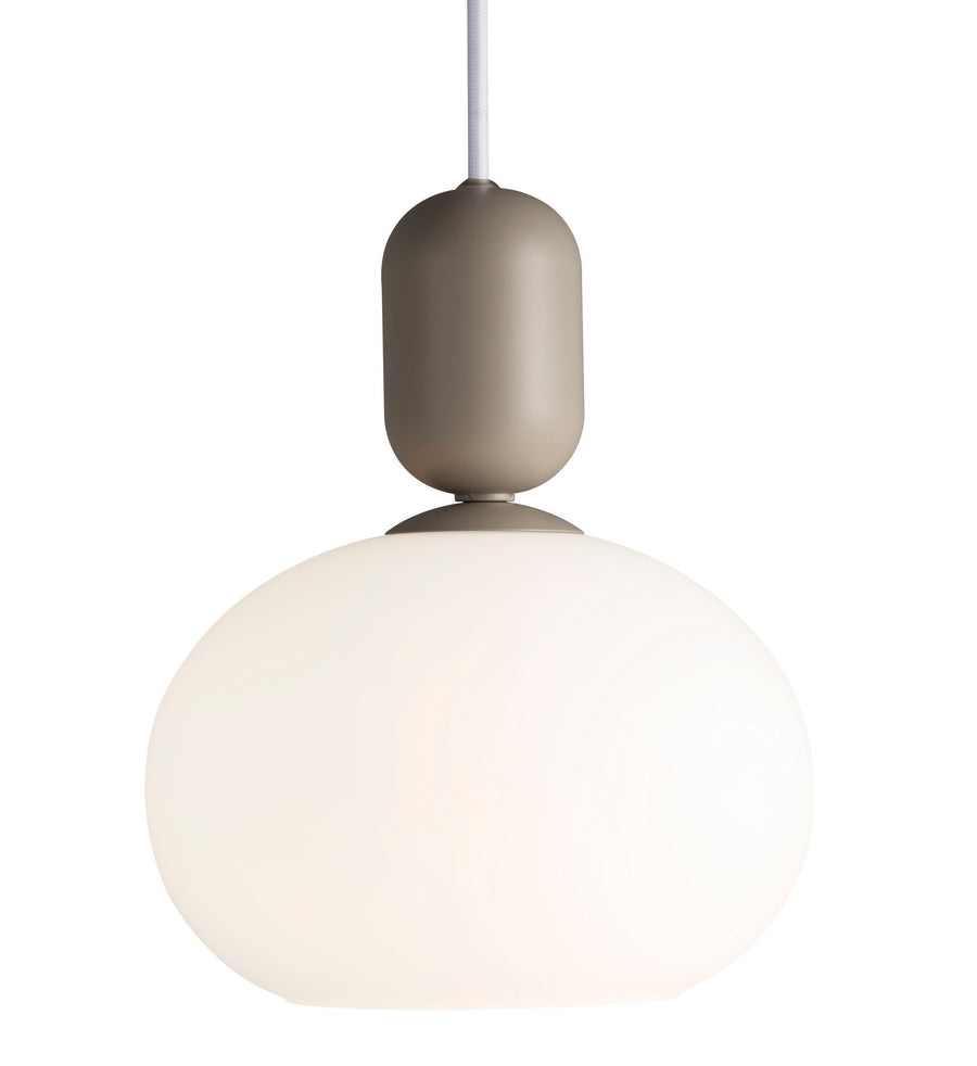 Détail du connecteur cylindrique taupe et de la sphère en verre dépoli