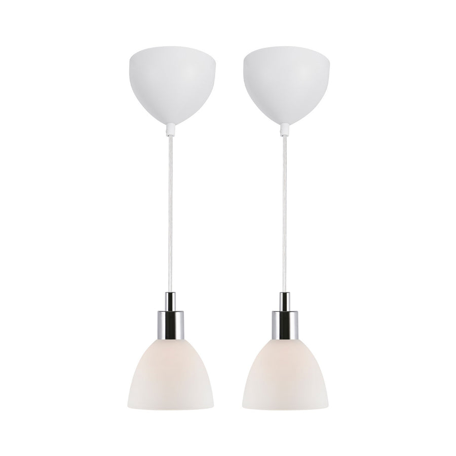 Suspension blanche à deux abat-jours en verre opalin, fixations et douilles chromées, fond blanc.