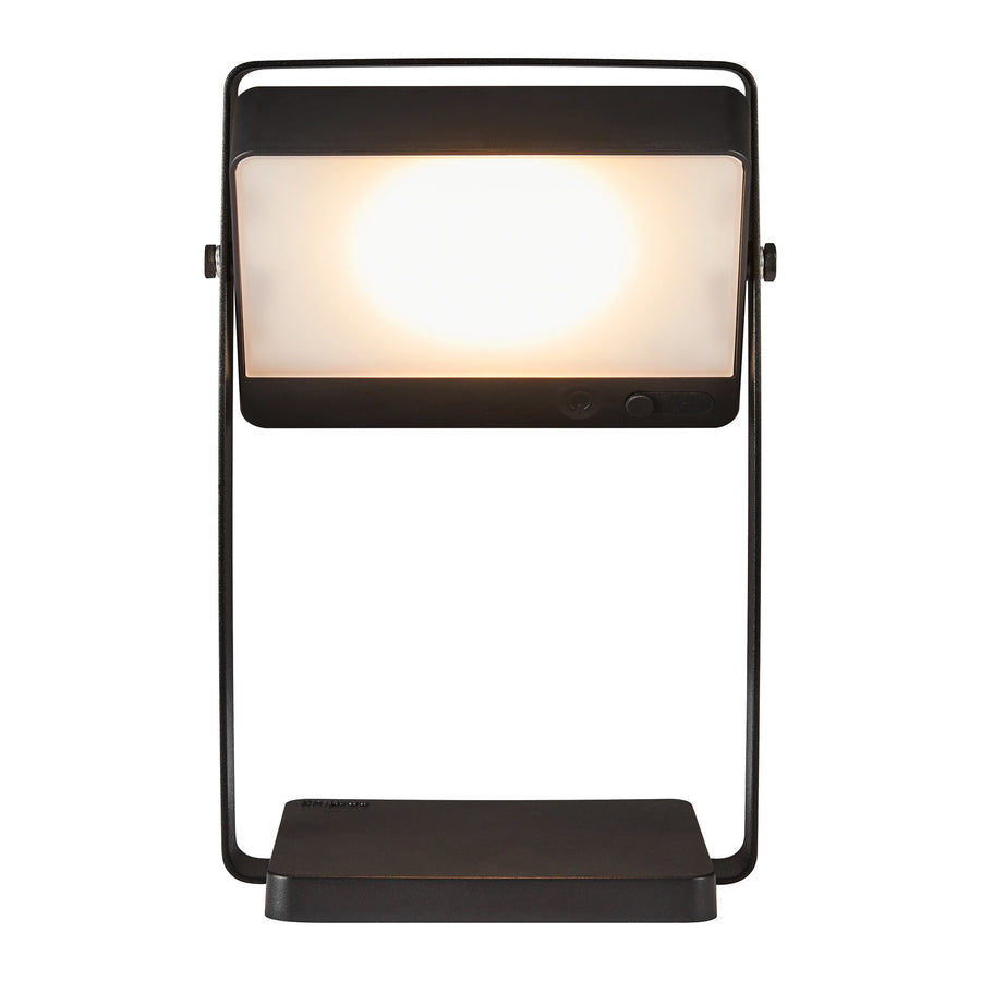 Vue de face du luminaire allumé, boutons de commande visibles sur la tête