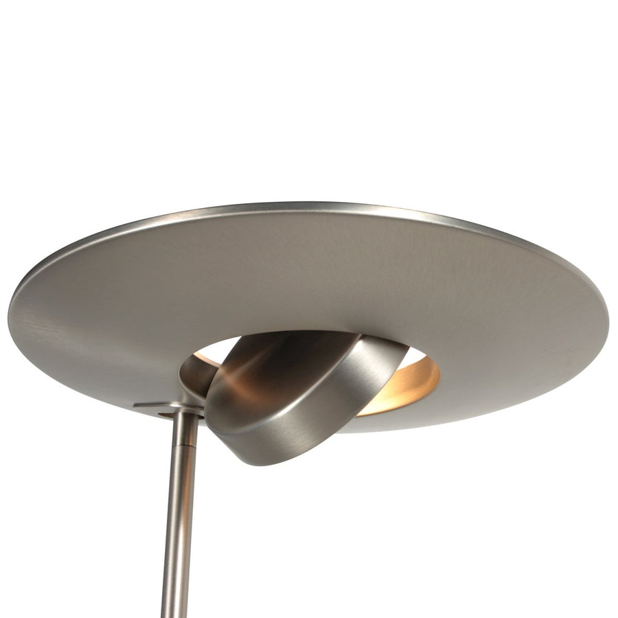 Gros plan sur le disque métallique brossé et la source lumineuse orientable.
