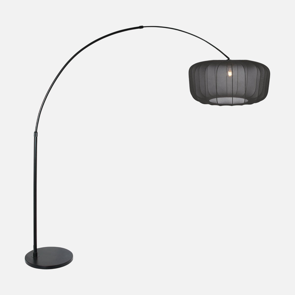 Lampadaire arc noir abat-jour tissu plissé, salon