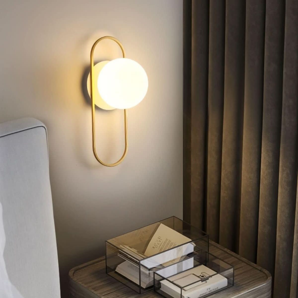 Applique Murale Globe | Lumière Céleste - Designix Applique Murale Fond Noir Blanc Chaud