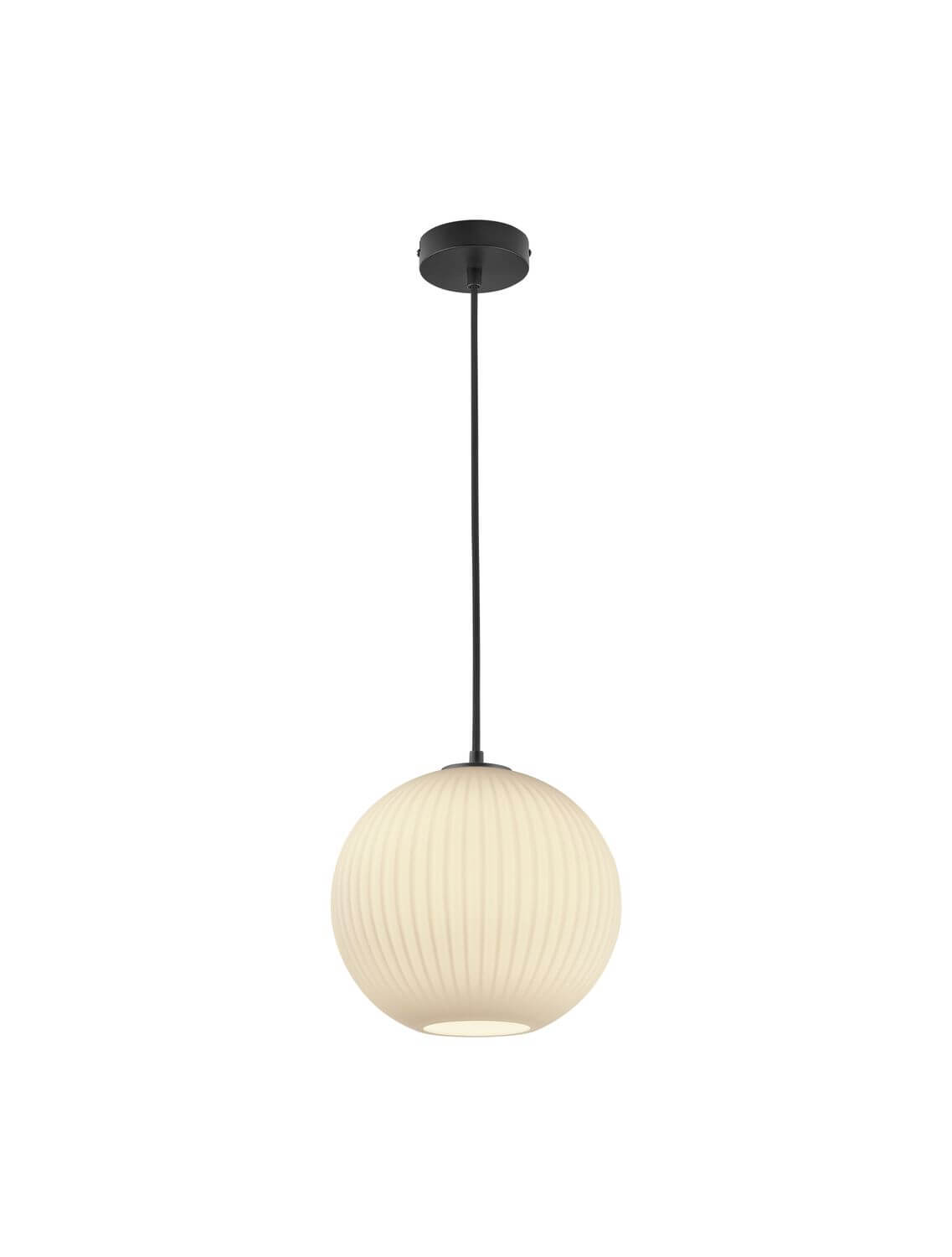 Suspension noire avec globe en verre blanc strié, vue de face sur fond neutre