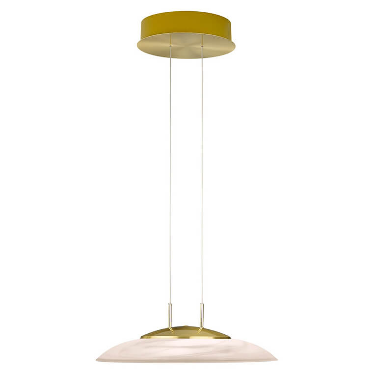 Vue de face du luminaire sur fond blanc, grand abat-jour rond en verre opalin et détails en laiton.
