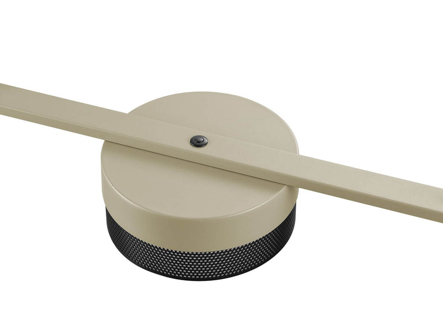 Détail du dessus d'un abat-jour beige avec vis centrale et maille noire.