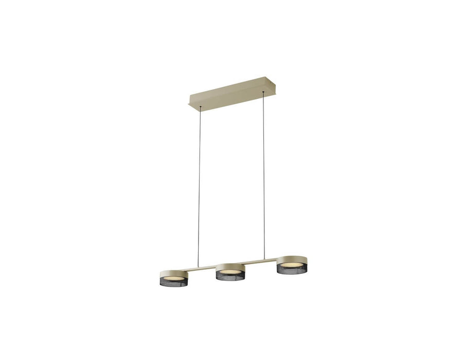 Vue en perspective du luminaire suspendu beige avec trois abat-jours cylindriques en maille.