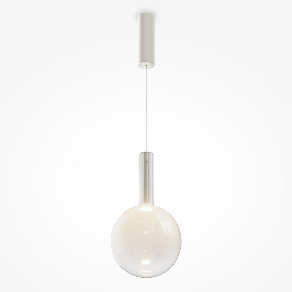 Suspension blanche de face avec globe en verre et câble fin.