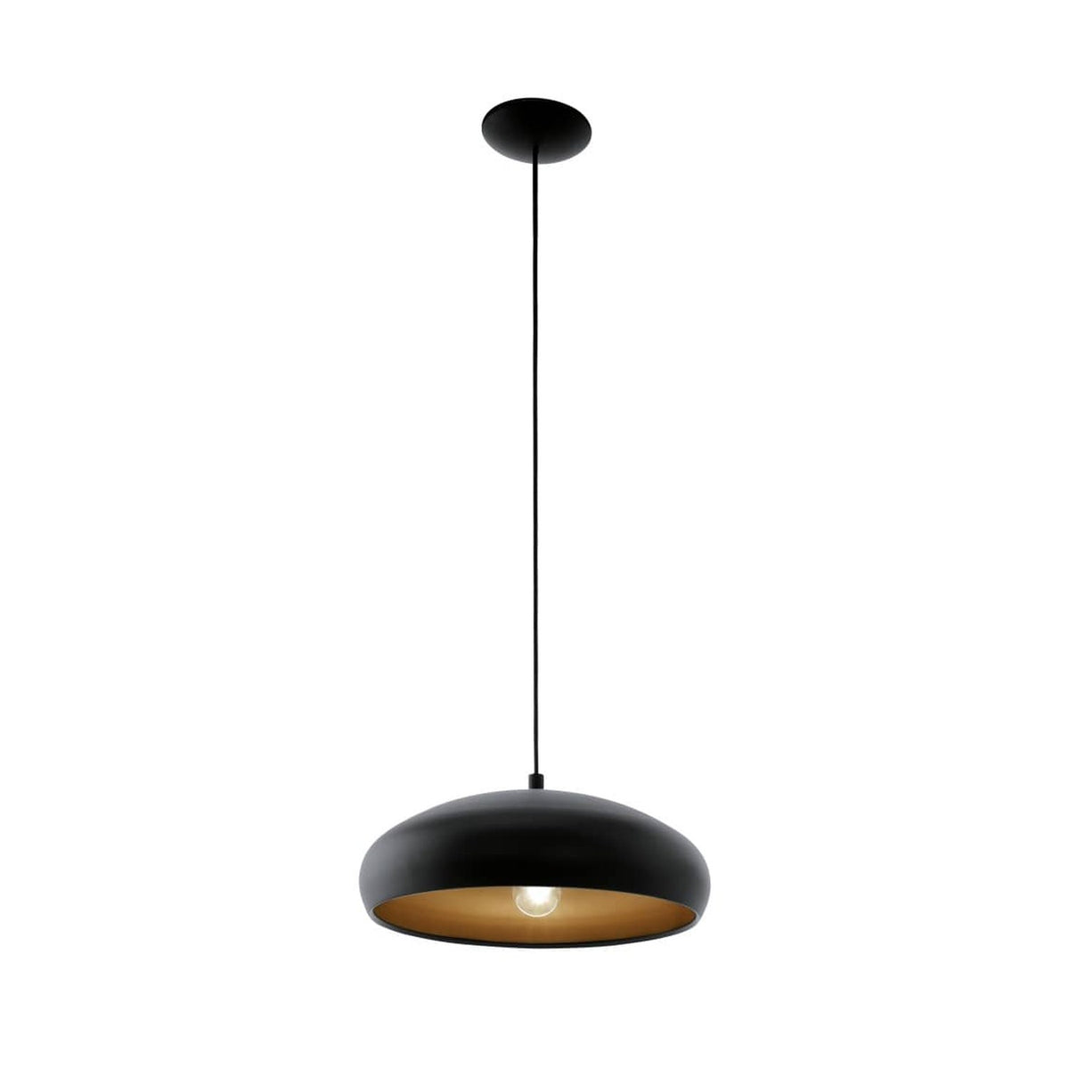 Vue de face du luminaire suspendu, grand abat-jour bombé noir et câble fin