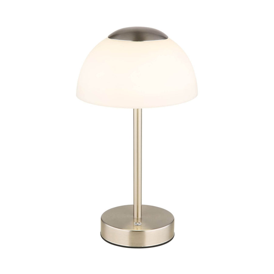 Lampe à poser de face sur fond blanc, abat-jour dôme et pied nickel satiné