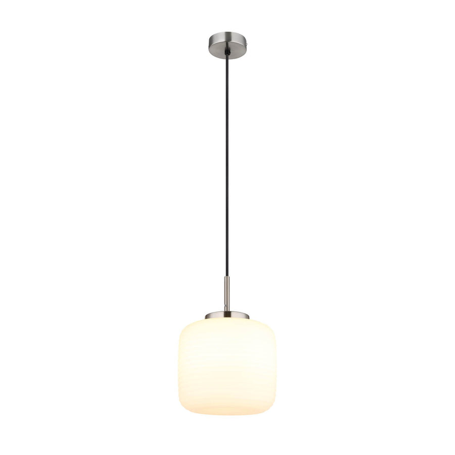 Suspension au verre opalin blanc et structure nickel satiné, vue de face sur fond blanc