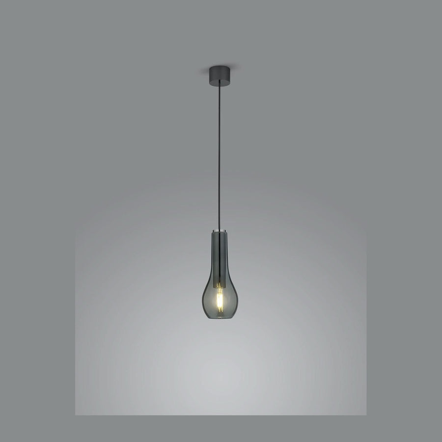 Suspension en verre fumé de forme goutte, câble noir et rosace chromée.