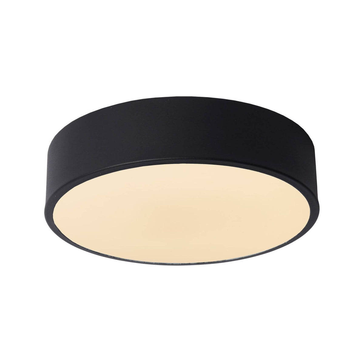 Vue de trois quarts supérieure du plafonnier cylindrique noir avec diffuseur opale diffusant une lumière chaude.