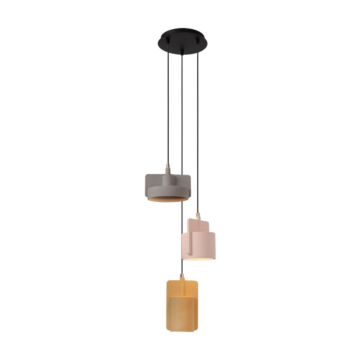 Vue de face de la suspension, trois abat-jours cylindriques en béton gris, rose et ocre