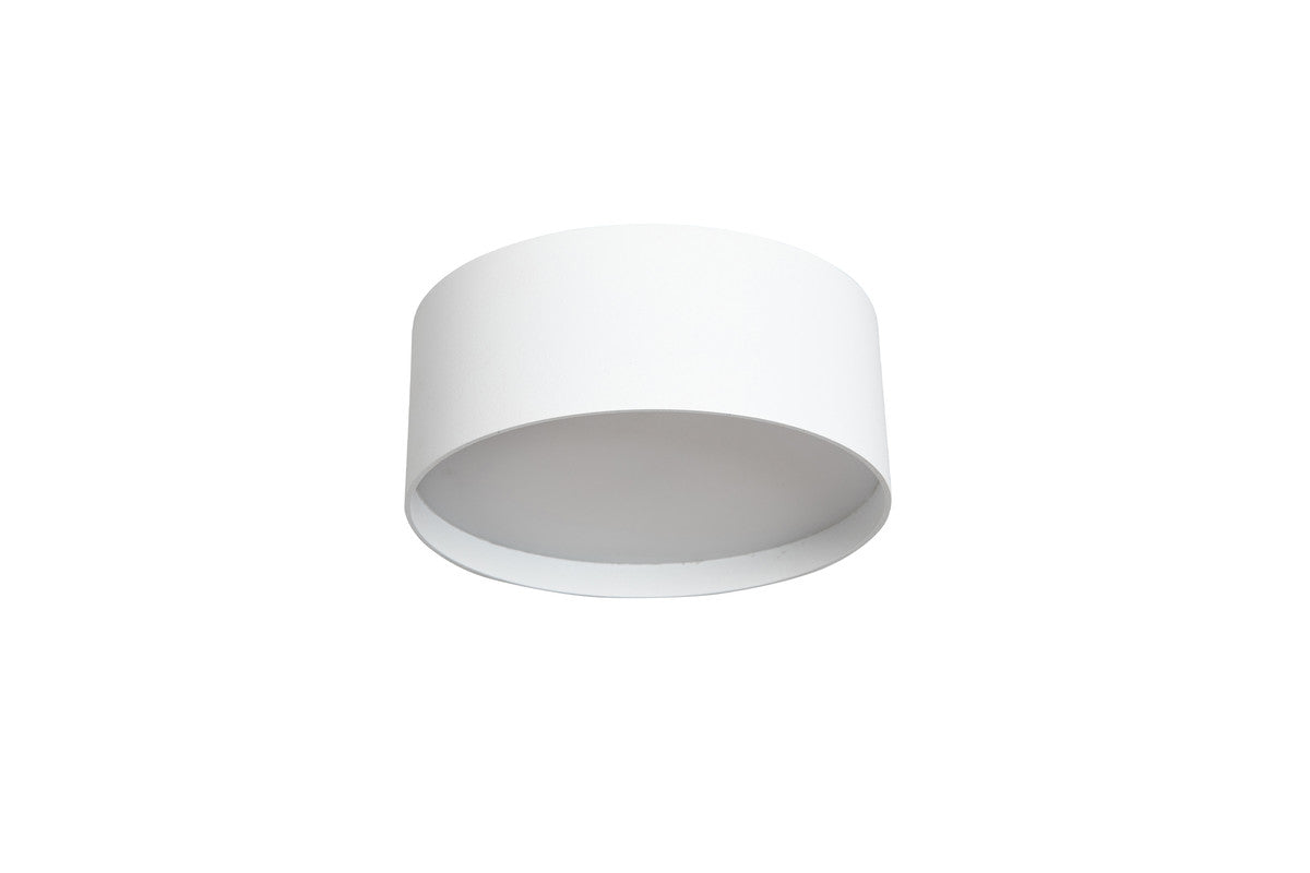 Vue rapprochée du luminaire rond blanc montrant son diffuseur gris légèrement incliné