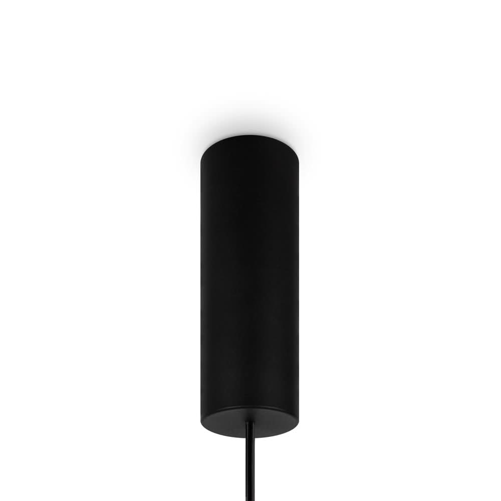 Détail de la rosace cylindrique noire fixée au plafond, avec câble fin vertical