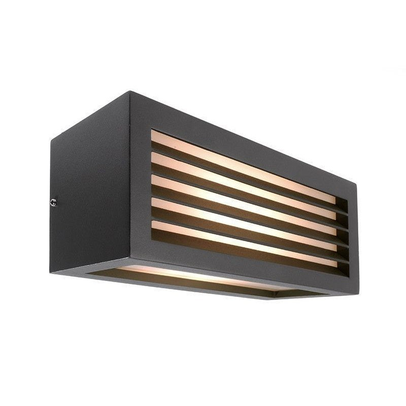 Applique murale rectangulaire anthracite, vue trois quarts sur fond blanc, avec grilles horizontales.